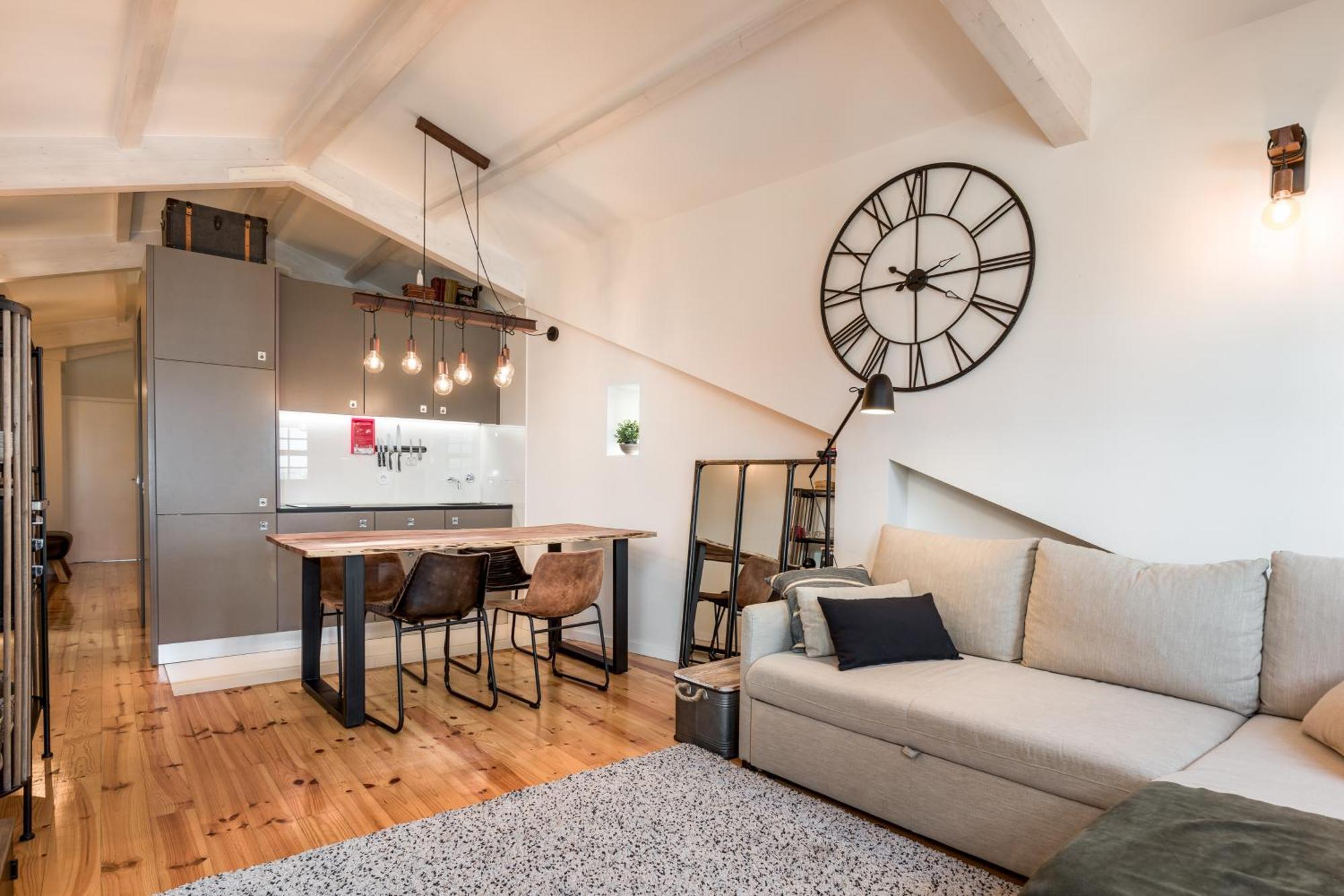 Get A Train And View Apartment Porto